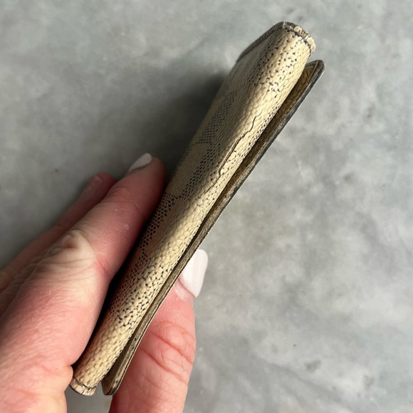 Louis Vuitton Damier Azur Four Key Holder CT3142 - Picture 6 of 16